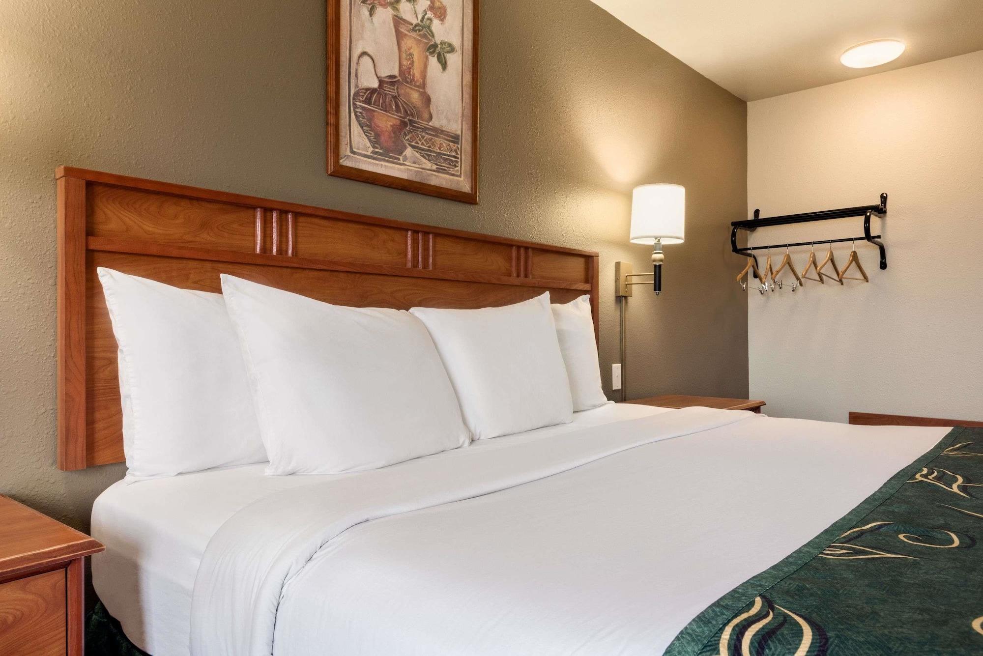 Travelodge By Wyndham Missouri Valley Exteriör bild